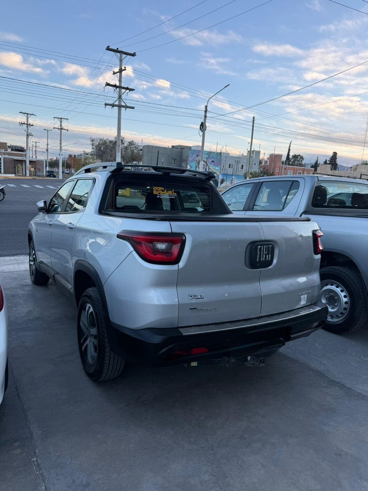 Foto de FIAT TORO FREEDOM 2.0 1.6V 4X4	2017 2017, color gris, en San Juan