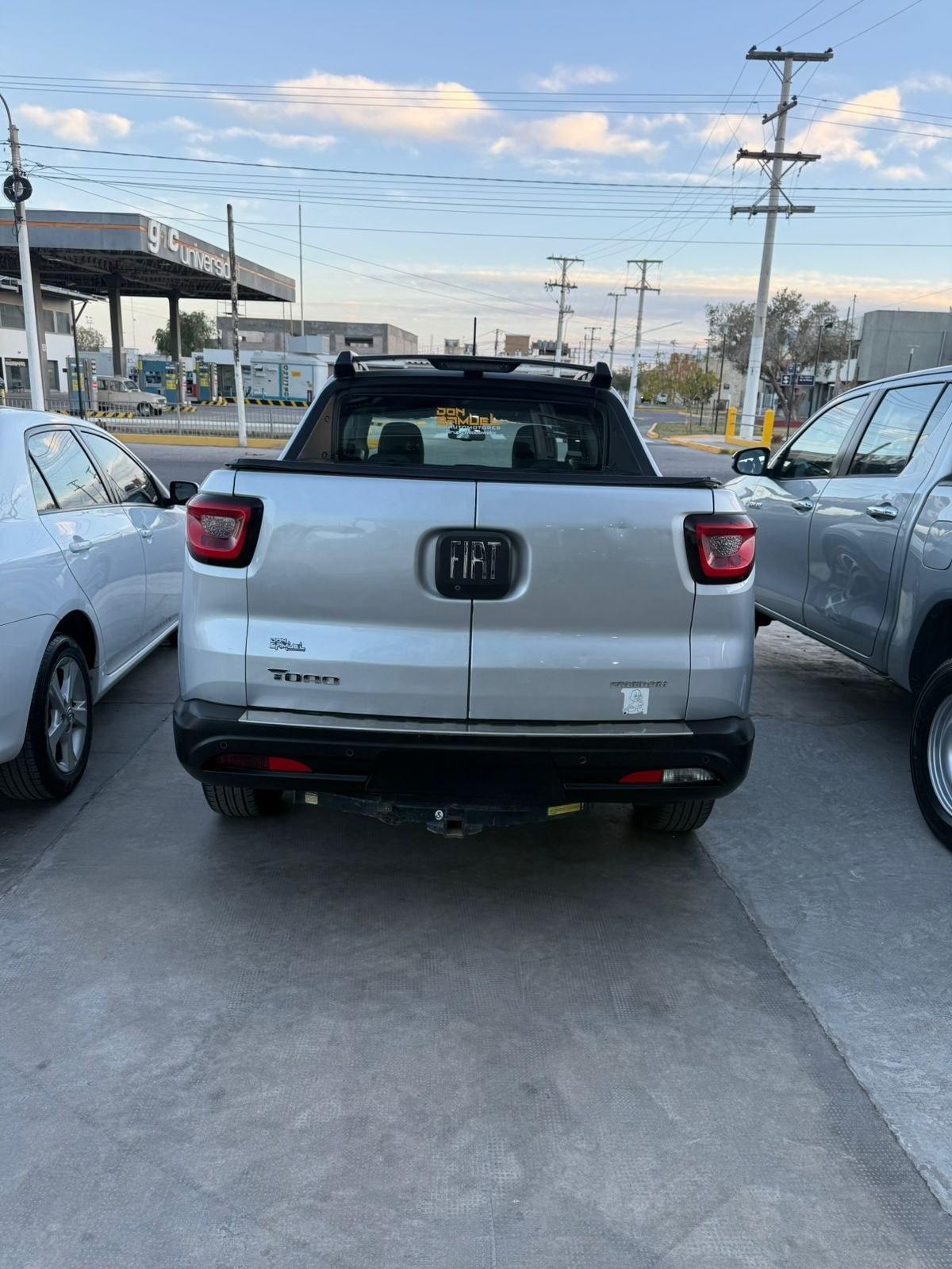 Foto de FIAT TORO FREEDOM 2.0 1.6V 4X4	2017 2017, color gris, en San Juan
