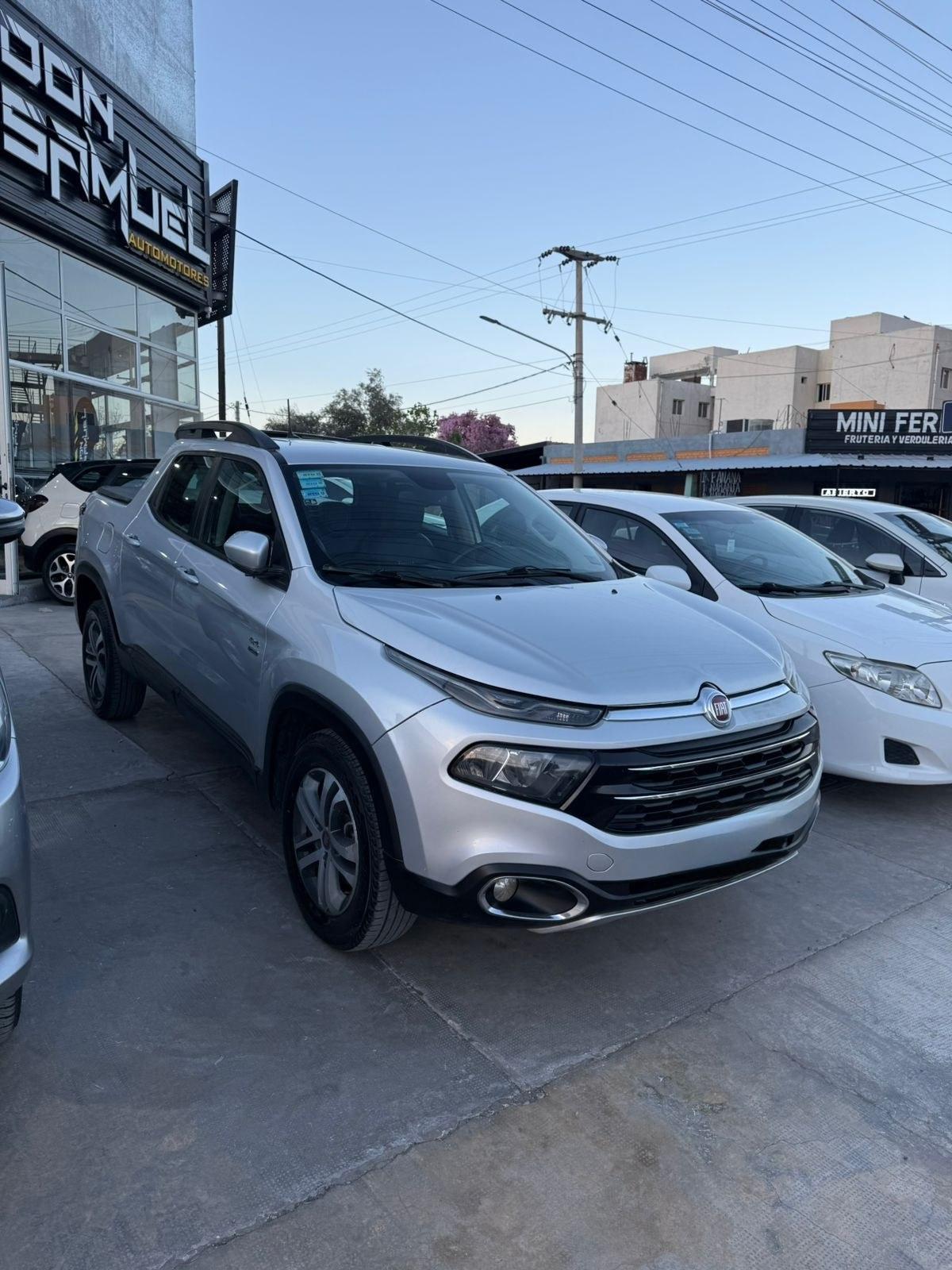 Foto de FIAT TORO FREEDOM 2.0 1.6V 4X4	2017 2017, color gris, en San Juan