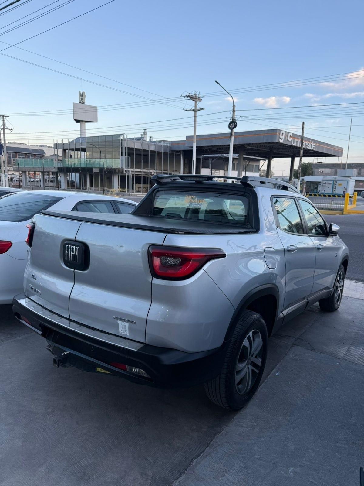 Foto de FIAT TORO FREEDOM 2.0 1.6V 4X4	2017 2017, color gris, en San Juan