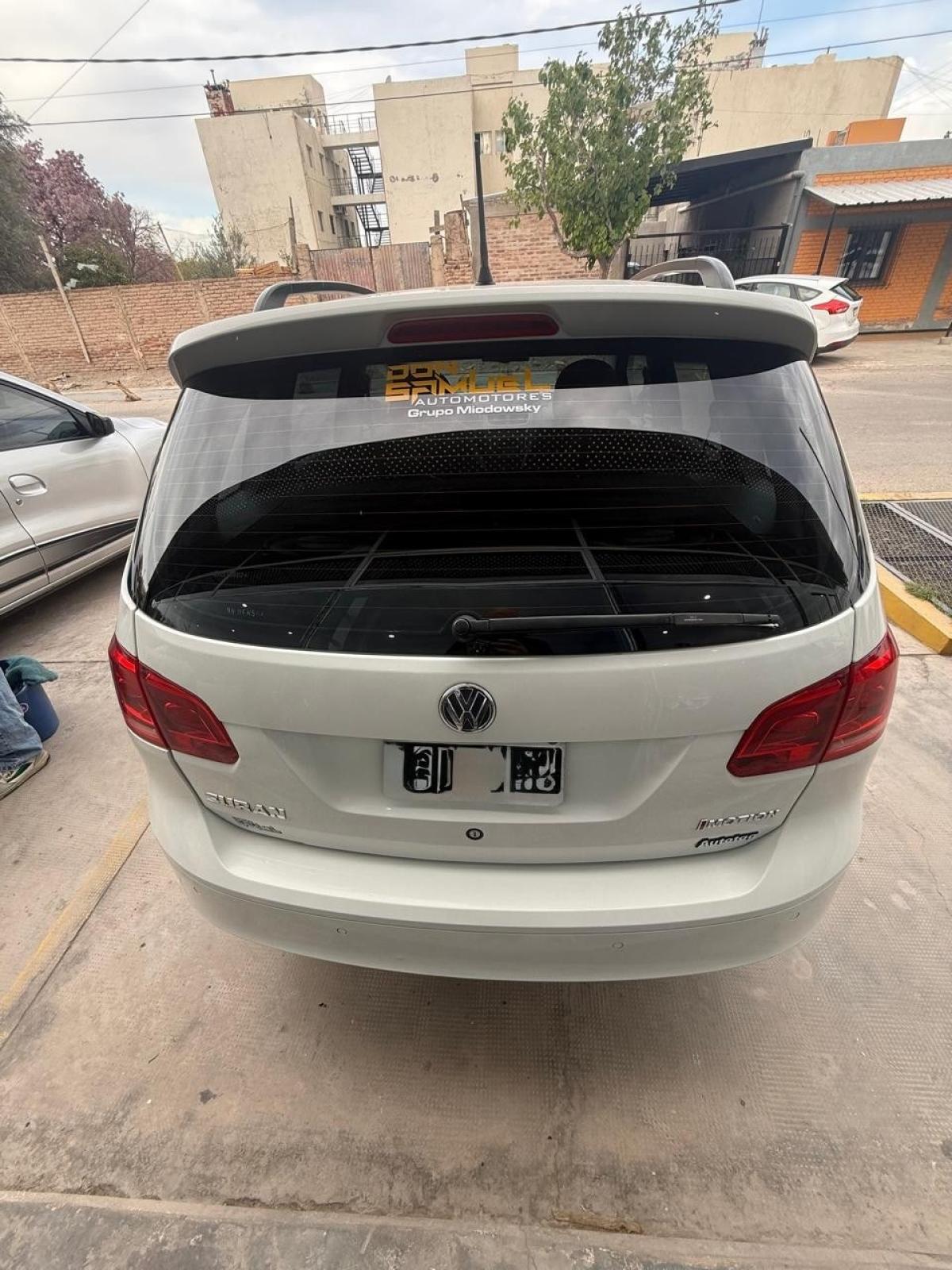 Foto de VOLKSWAGEN SURAN 1.6L 5D I-MOTION 4 2014, color blanco, en San Juan