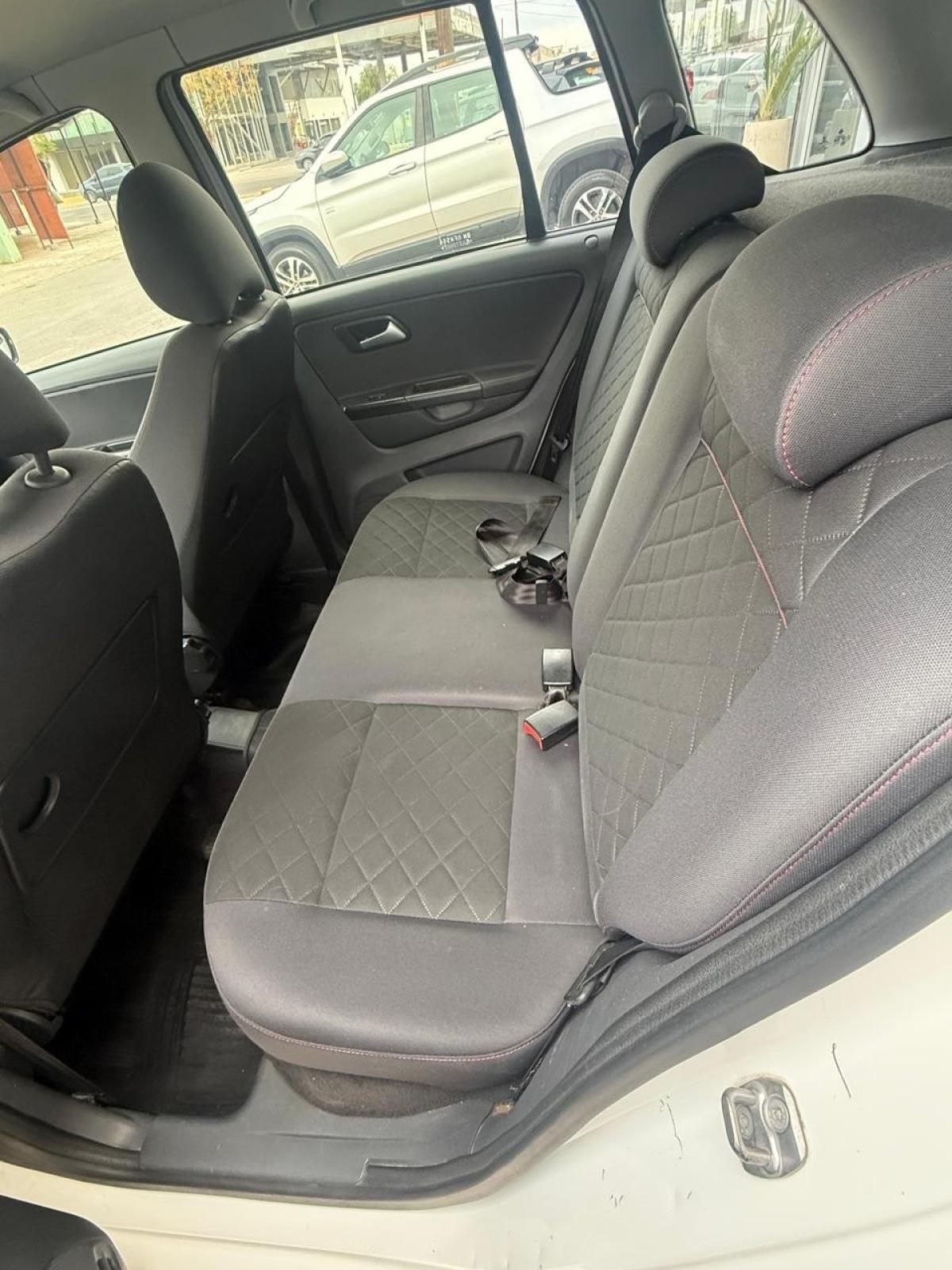 Foto de VOLKSWAGEN SURAN 1.6L 5D I-MOTION 4 2014, color blanco, en San Juan