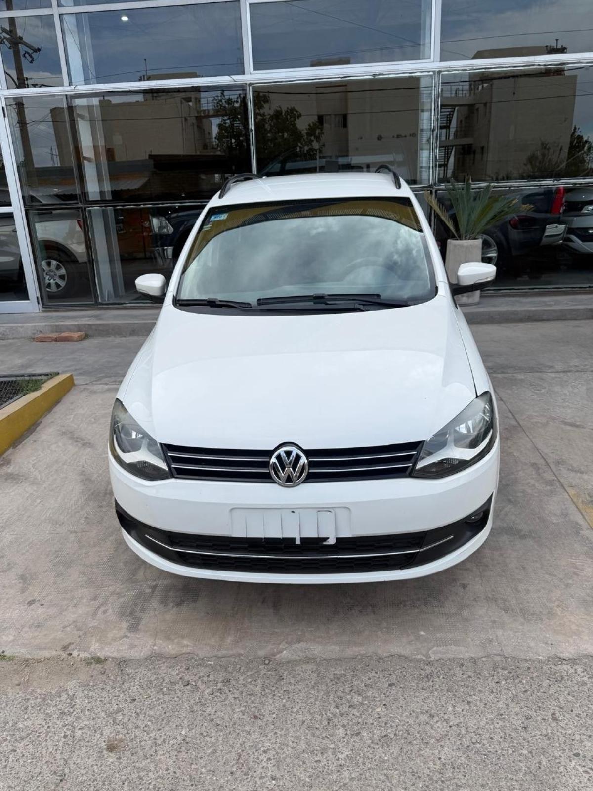 Foto de VOLKSWAGEN SURAN 1.6L 5D I-MOTION 4 2014, color blanco, en San Juan