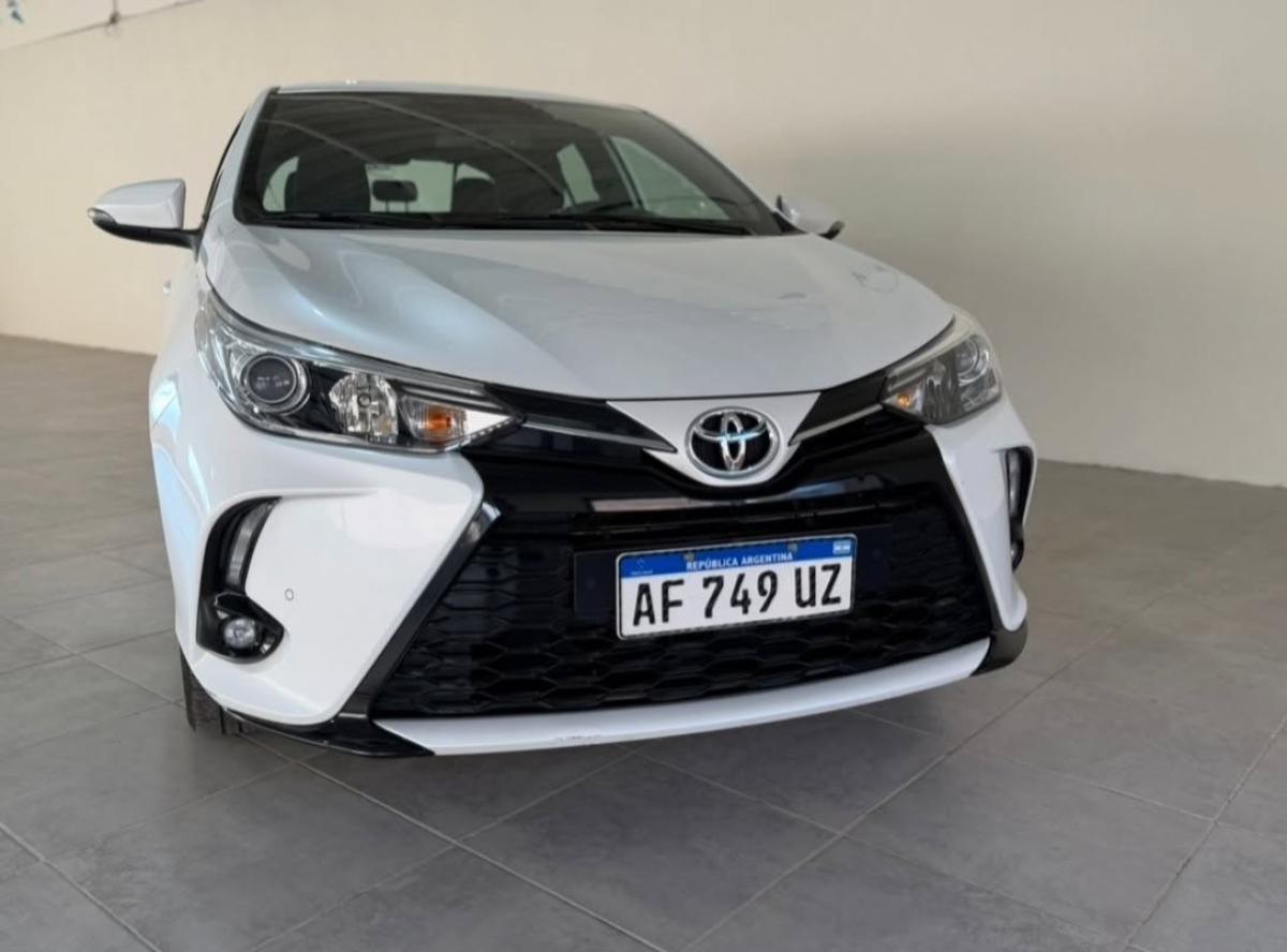 Foto de TOYOTA YARIS XLS 2023, color blanco, en San Juan