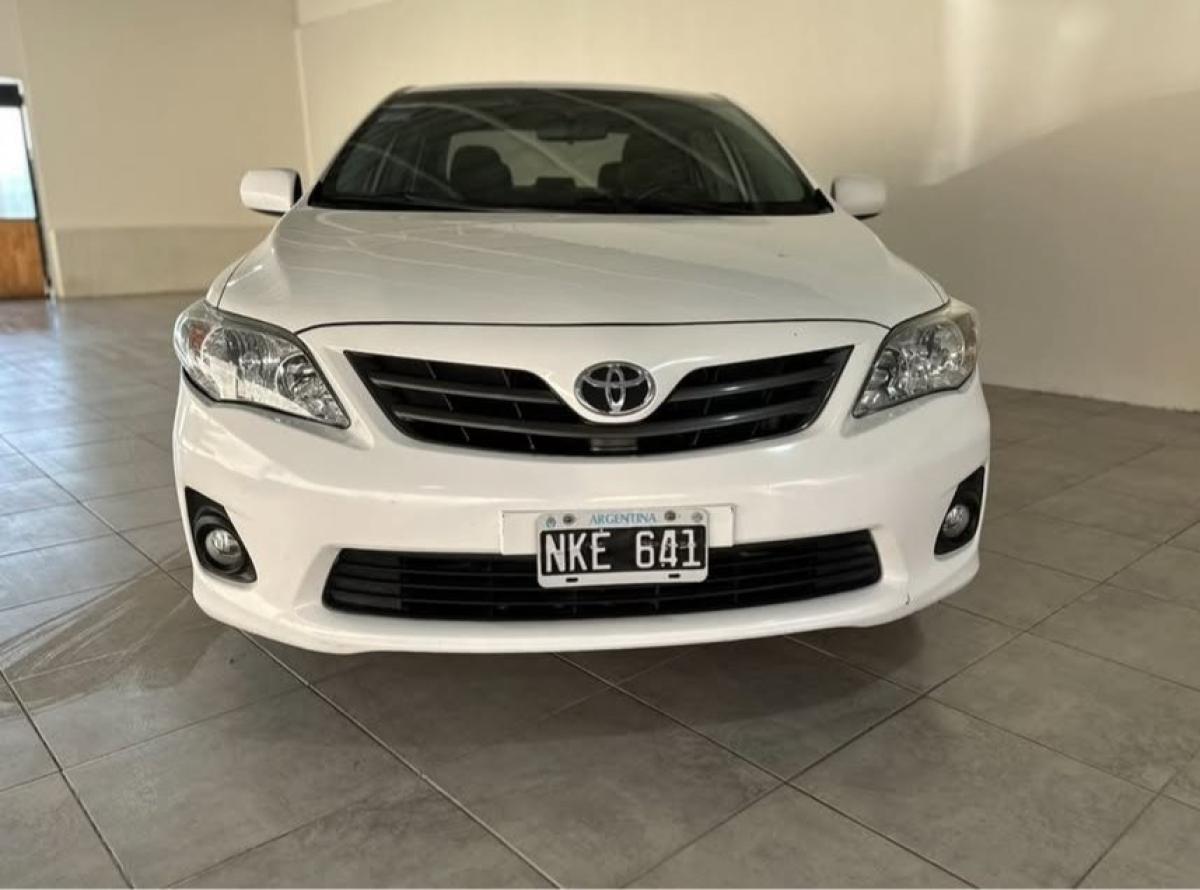 Foto de TOYOTA COROLLA XEI AT 1.8 2014, color blanco, en San Juan