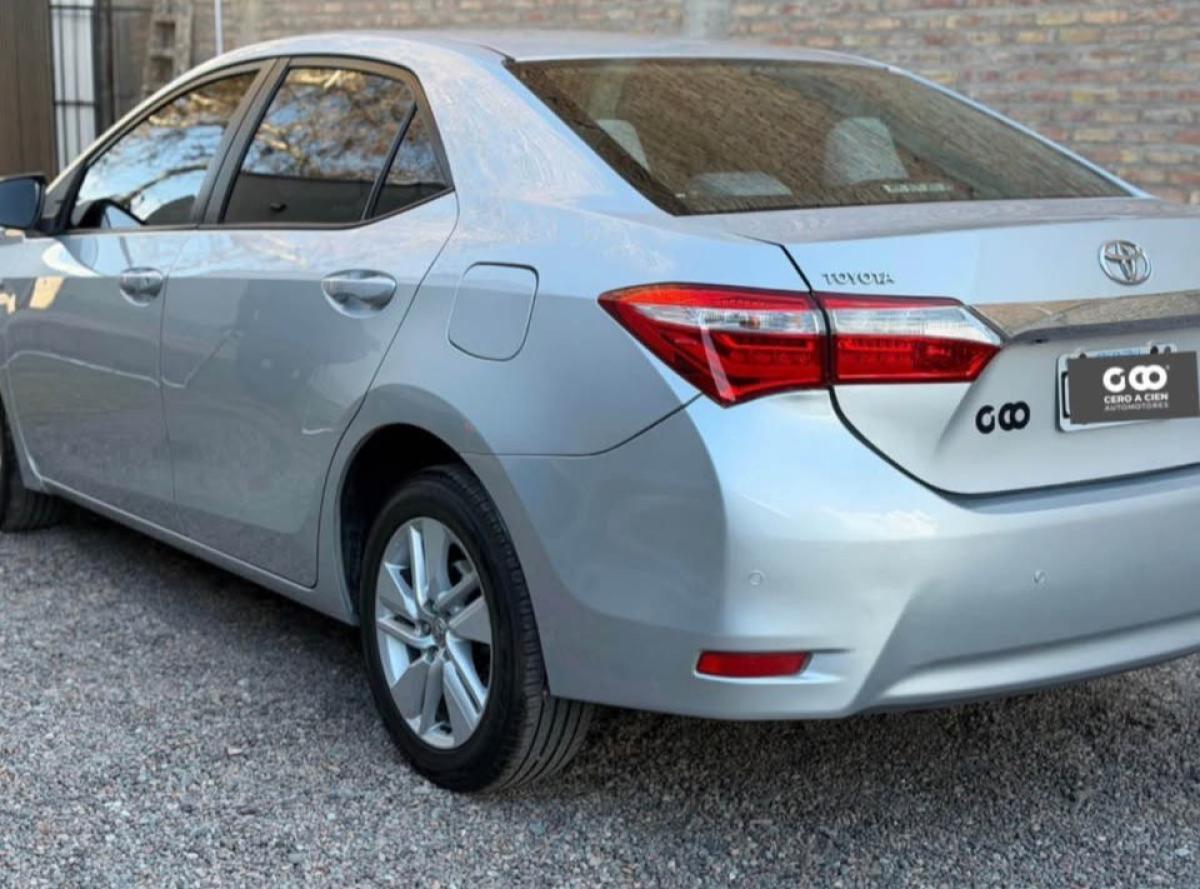 Foto de TOYOTA COROLLA XEI AUT 1.8 2015, color gris, en San Juan