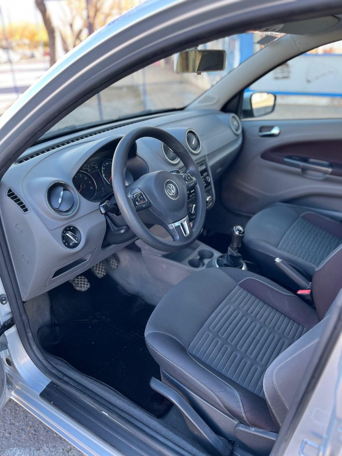 Foto de VOLKSWAGEN VOYAGE Highline 2016, color gris, en San Juan