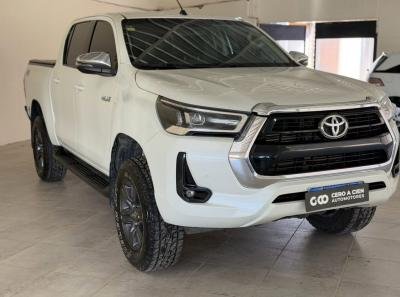 Foto de TOYOTA HILUX SRV 4X4 2021, color blanco, en San Juan