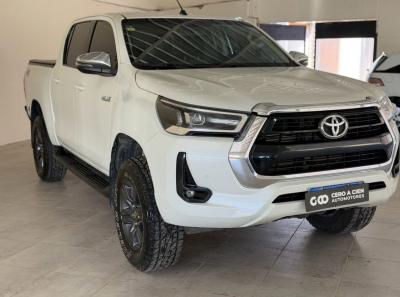 Foto de TOYOTA HILUX SRV 4X4 2021, color blanco, en San Juan