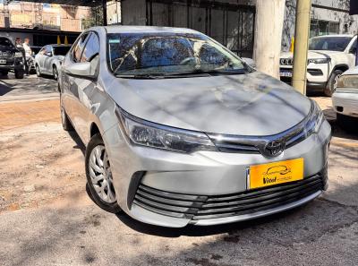 Foto de TOYOTA COROLLA XLI 2018, color gris, en San Juan