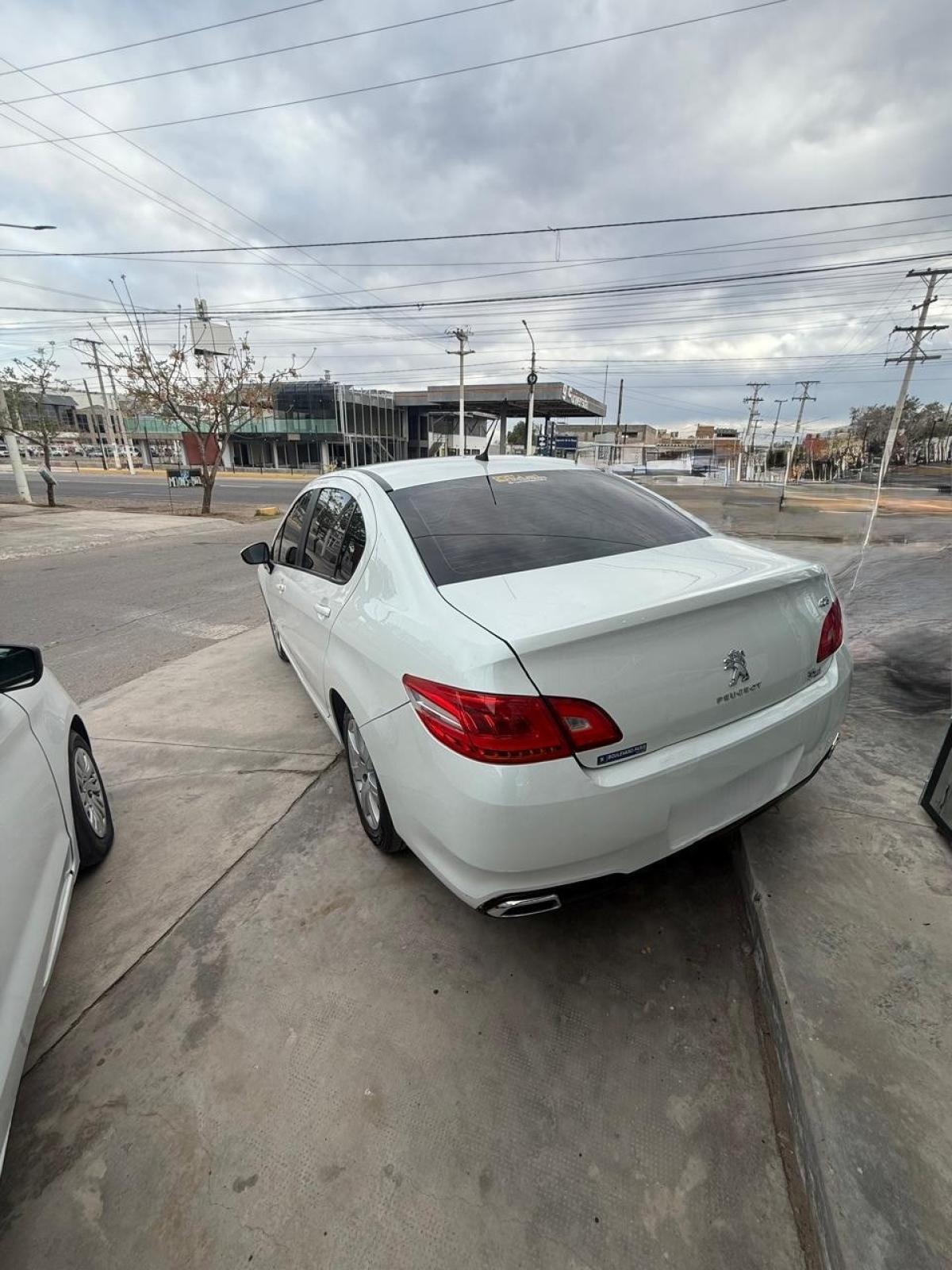 Foto de PEUGEOT 408 ALLURE 1.6 HDI MT 2017, color blanco, en San Juan