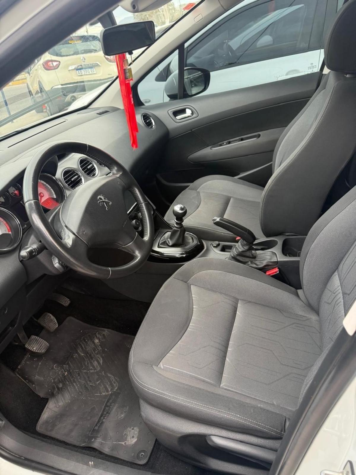 Foto de PEUGEOT 408 ALLURE 1.6 HDI MT 2017, color blanco, en San Juan