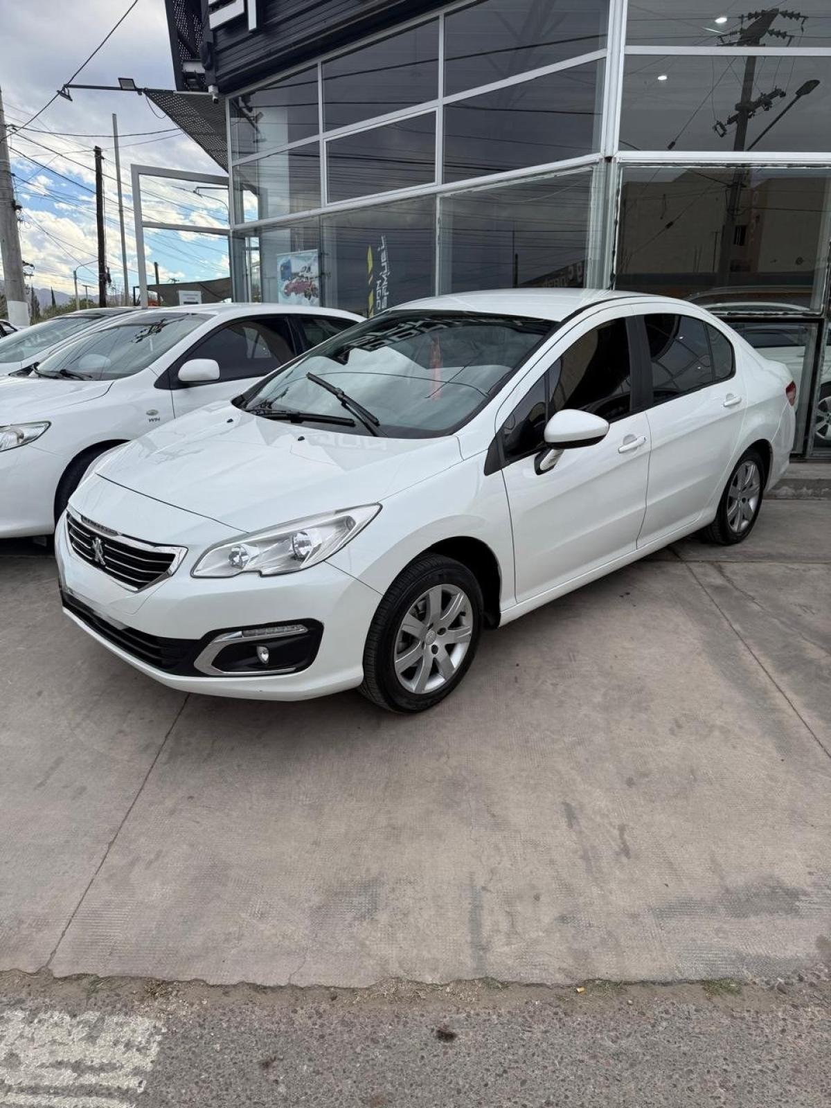 Foto de PEUGEOT 408 ALLURE 1.6 HDI MT 2017, color blanco, en San Juan