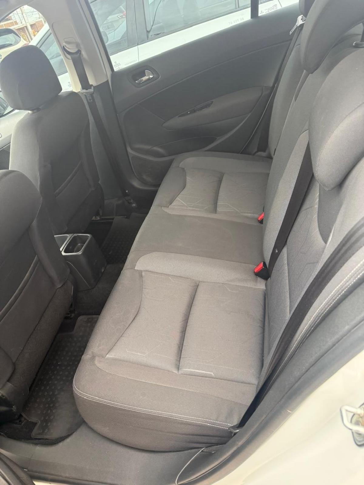 Foto de PEUGEOT 408 ALLURE 1.6 HDI MT 2017, color blanco, en San Juan