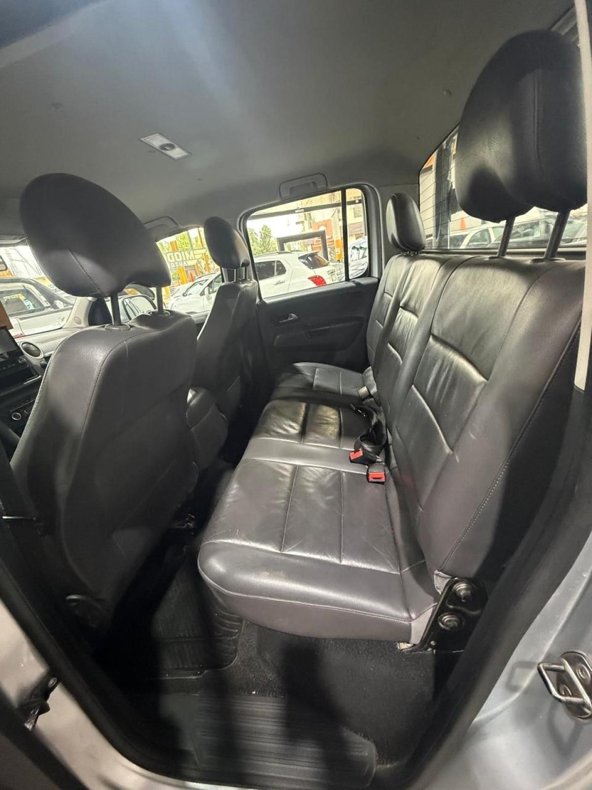 Foto de VOLKSWAGEN AMAROK 2,0L TDI  4x2 HC2 HIGLINE 2011, color plata, en San Juan
