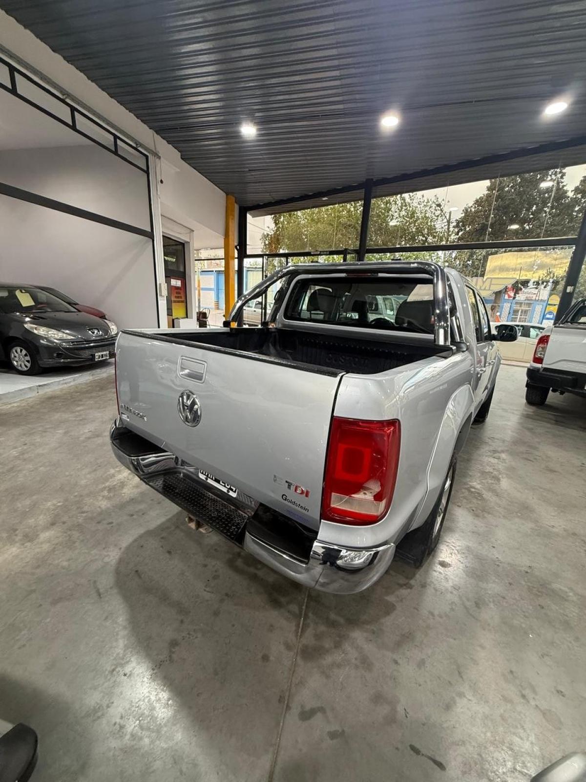 Foto de VOLKSWAGEN AMAROK 2,0L TDI  4x2 HC2 HIGLINE 2011, color plata, en San Juan