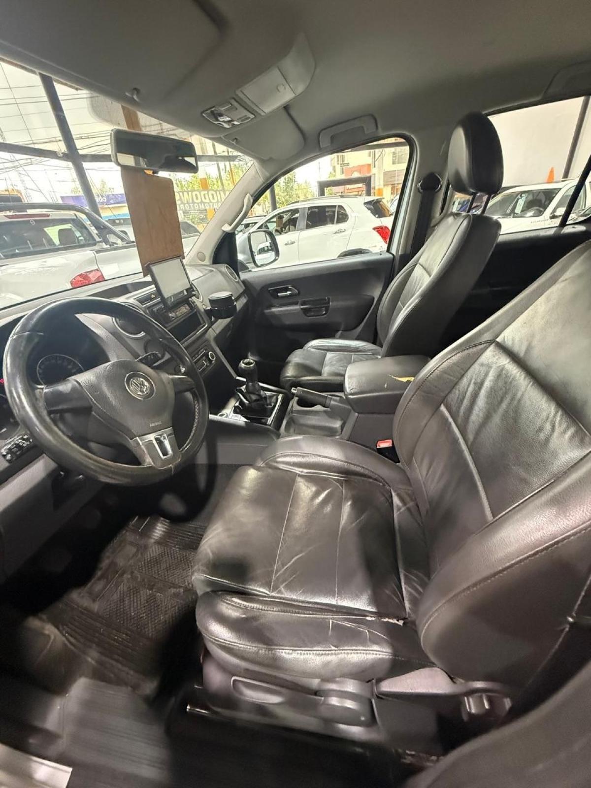 Foto de VOLKSWAGEN AMAROK 2,0L TDI  4x2 HC2 HIGLINE 2011, color plata, en San Juan