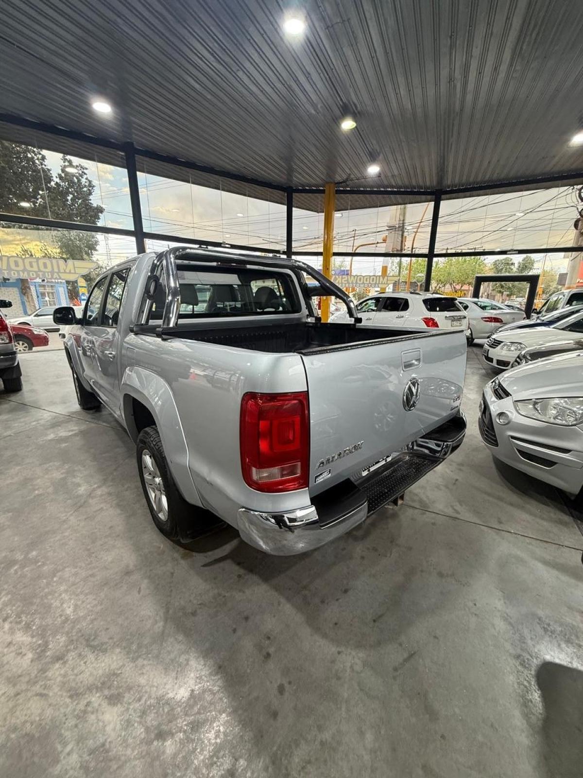 Foto de VOLKSWAGEN AMAROK 2,0L TDI  4x2 HC2 HIGLINE 2011, color plata, en San Juan