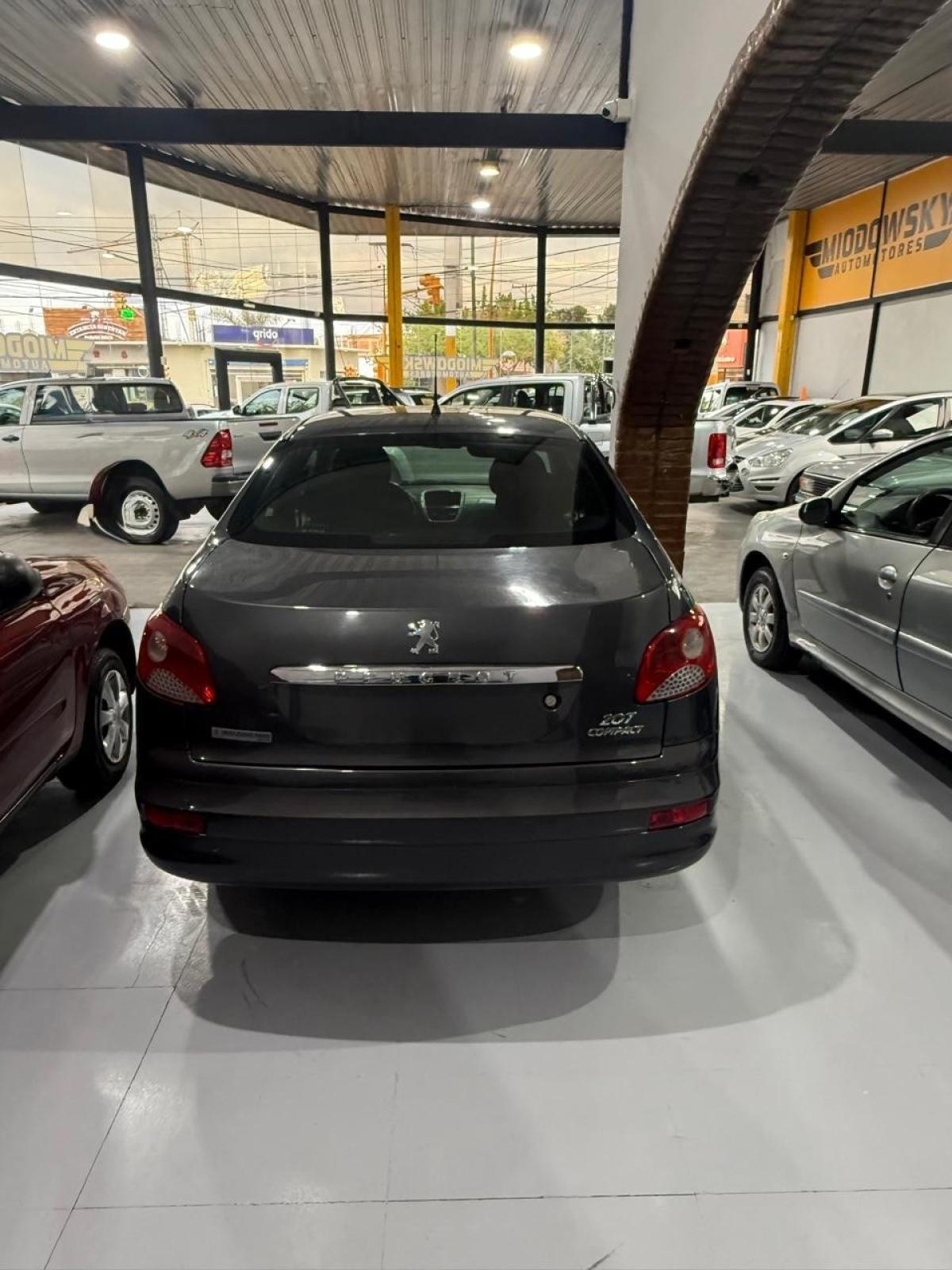 Foto de PEUGEOT 207 COMPACT ALLURE 1.4 N 4PTAS 2013, color gris, en San Juan