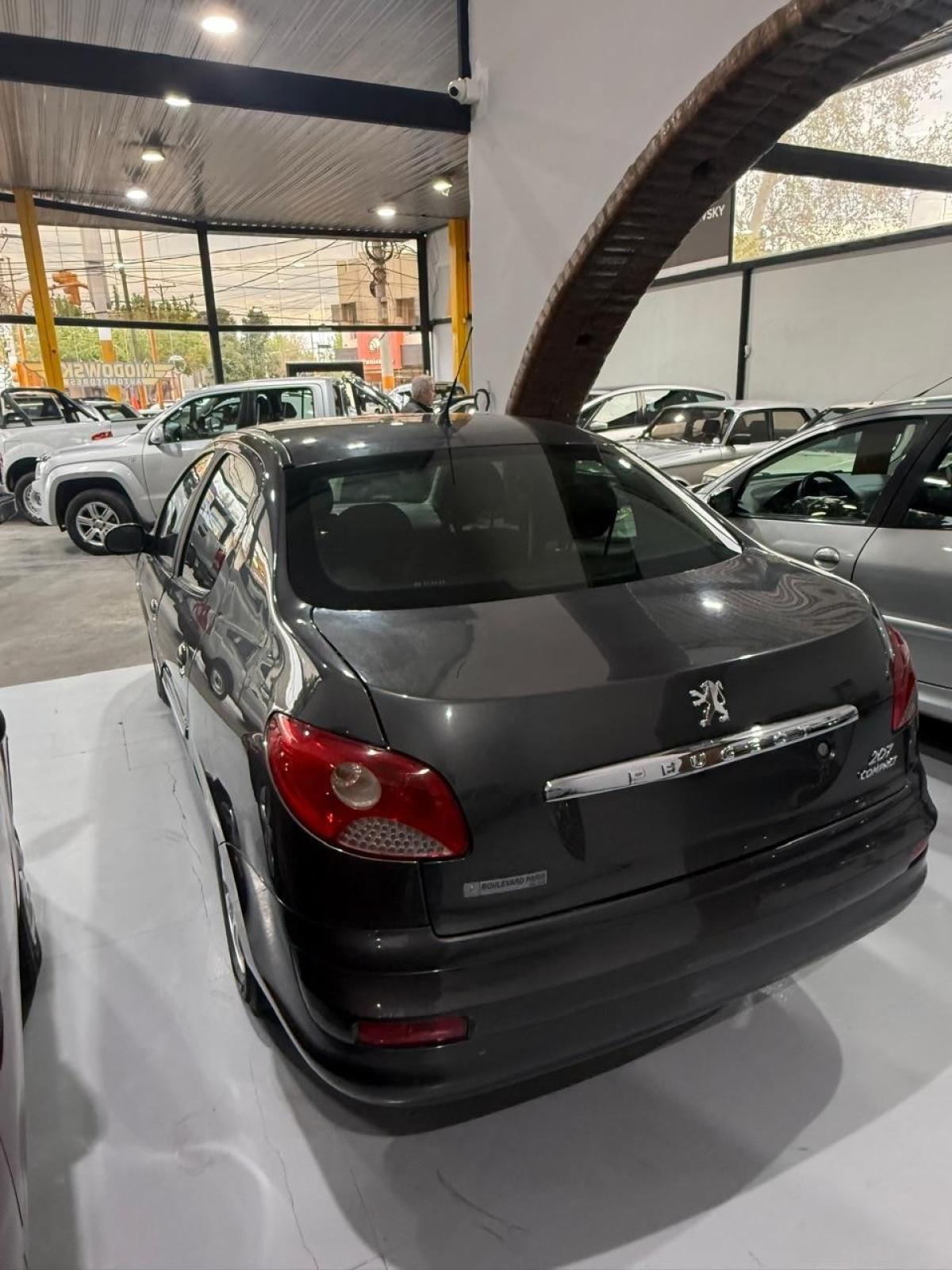 Foto de PEUGEOT 207 COMPACT ALLURE 1.4 N 4PTAS 2013, color gris, en San Juan