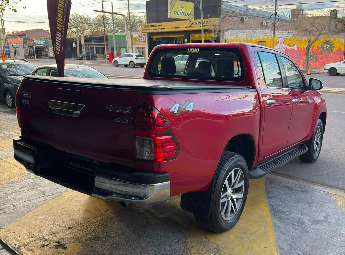Foto de TOYOTA HILUX SRX AUTOMATICA 2016, color rojo, en San Juan