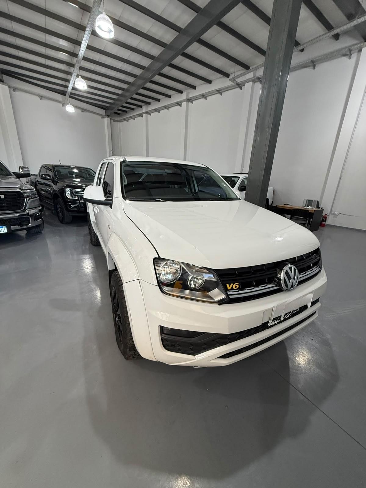 Foto de VOLKSWAGEN AMAROK DC V6 CONFORLINE 3,0L 258CV TDI 4X4 2022, color blanco, en San Juan