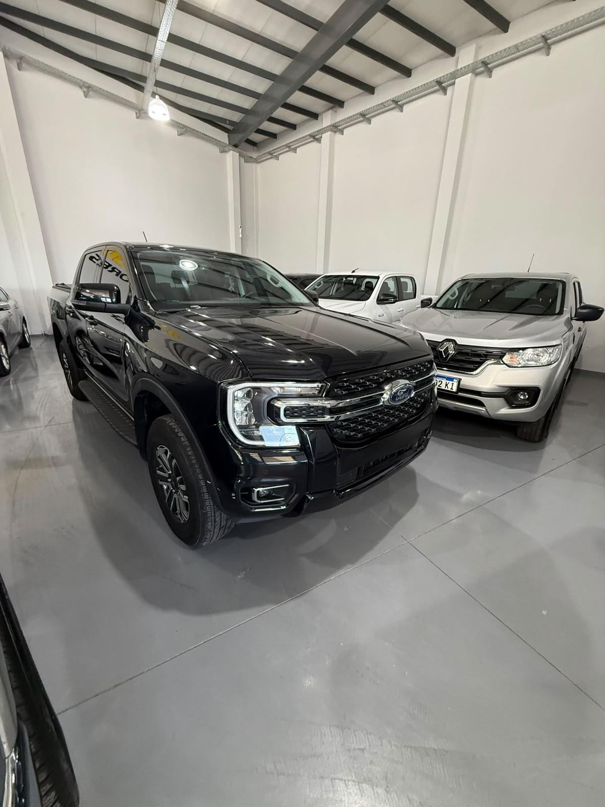 Foto de FORD RANGER DC XLT 2.0L BIT 4X2 10AT 2025, color negro, en San Juan