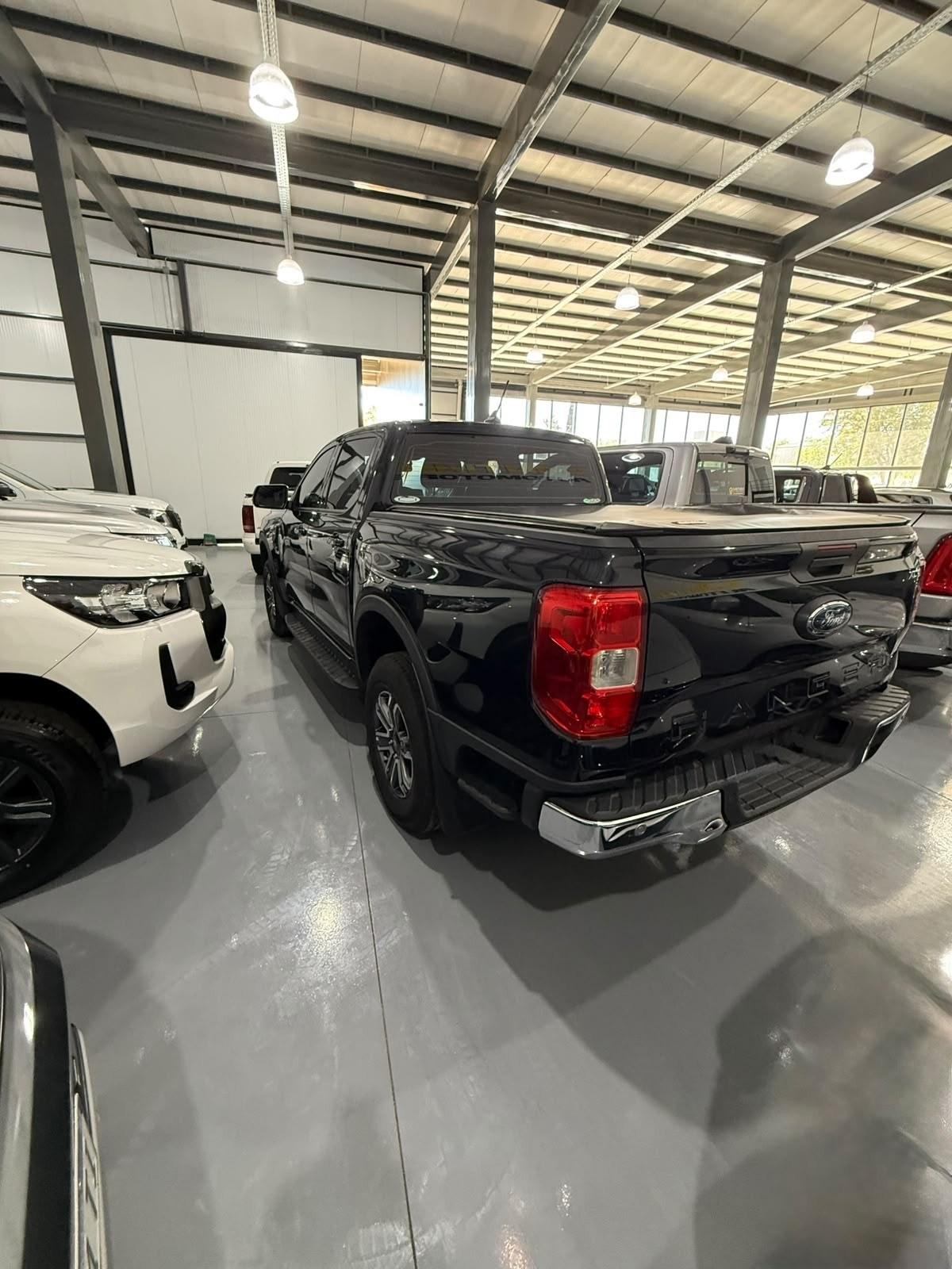Foto de FORD RANGER DC XLT 2.0L BIT 4X2 10AT 2025, color negro, en San Juan