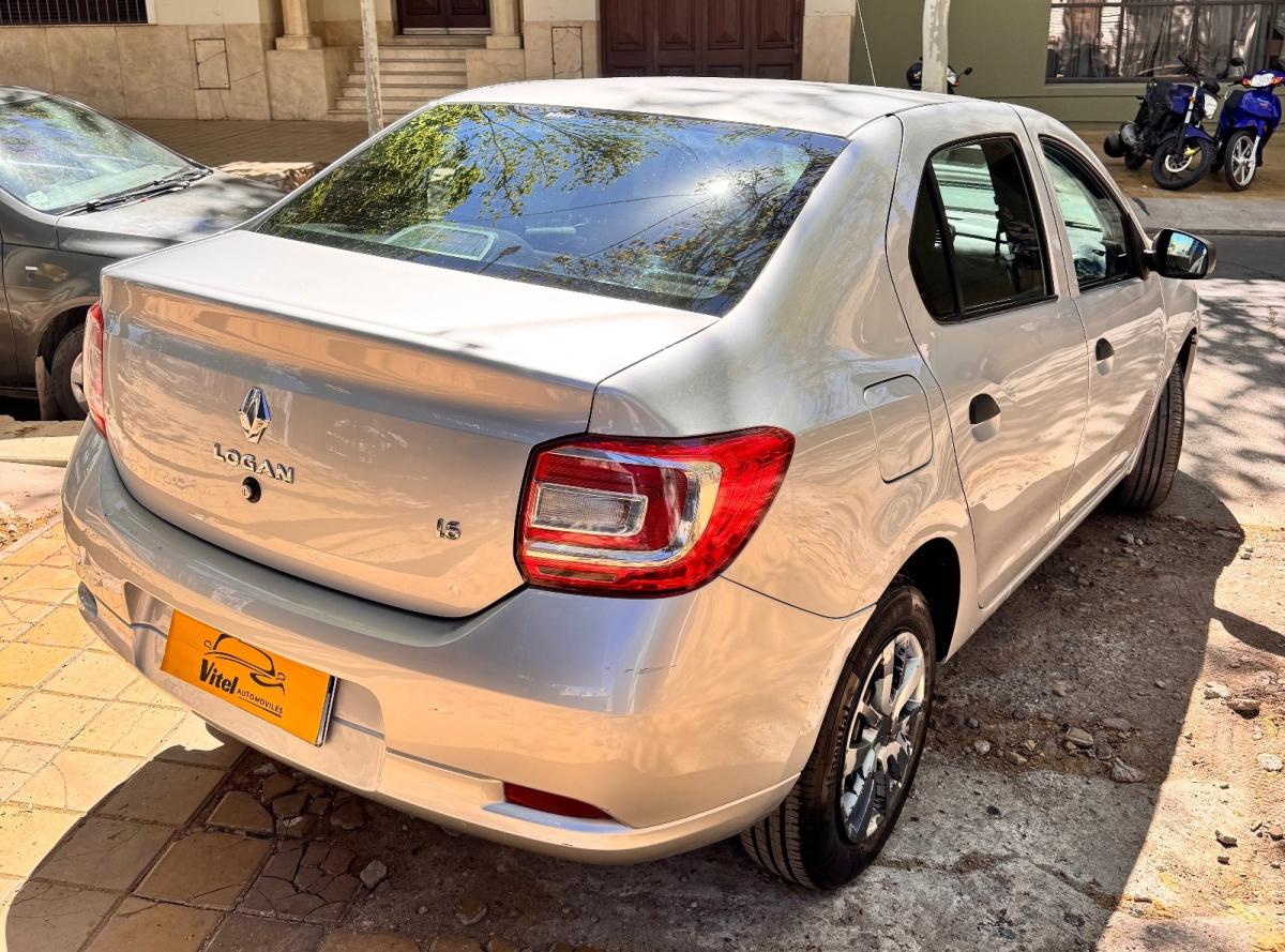 Foto de RENAULT LOGAN Live 1.6 2022, color gris, en San Juan