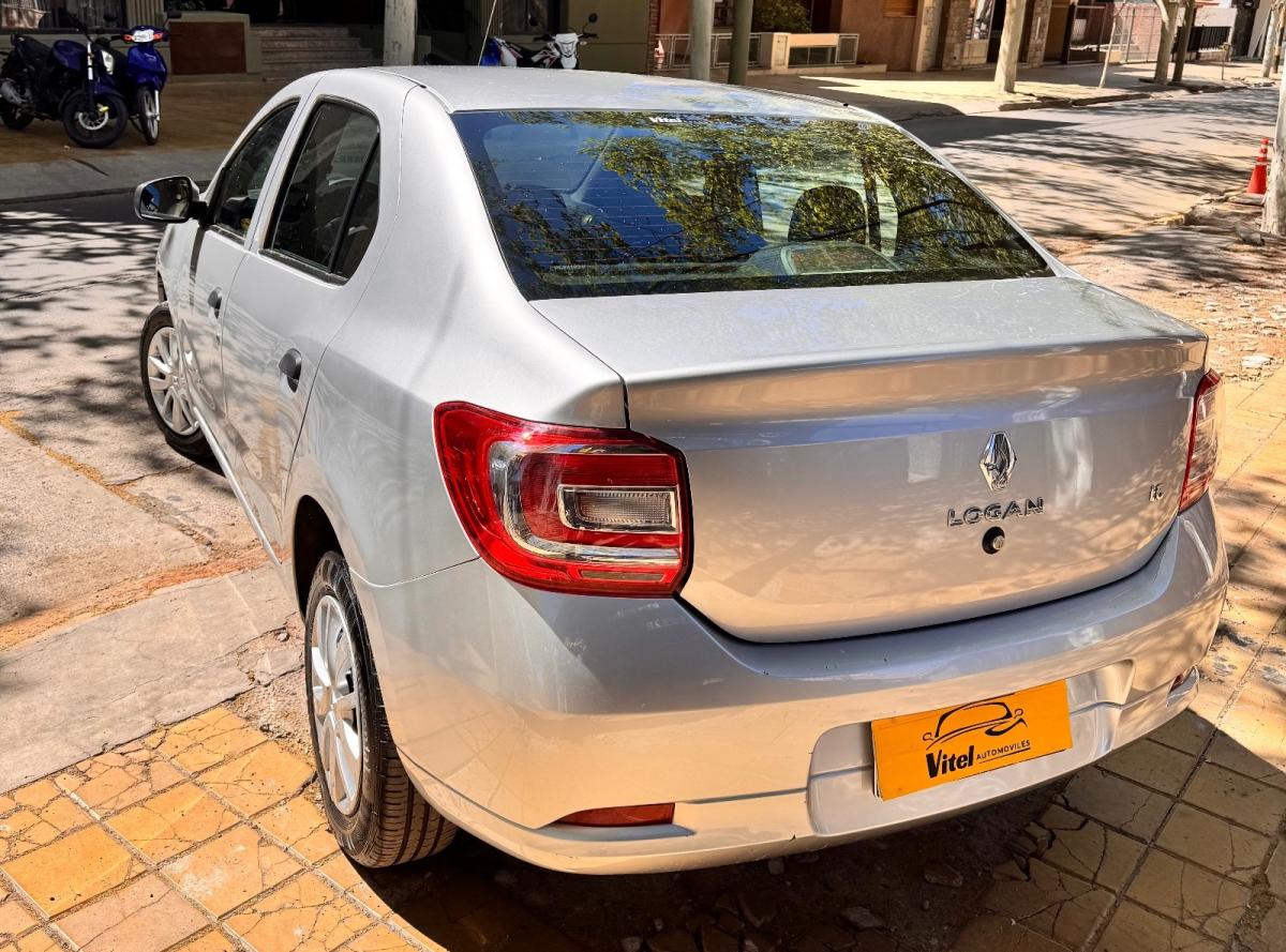 Foto de RENAULT LOGAN Live 1.6 2022, color gris, en San Juan