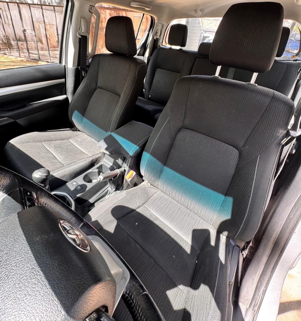 Foto de VOLKSWAGEN AMAROK Trenline 2021, color gris, en San Juan