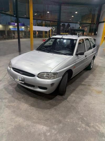Foto de FORD ESCORT RURAL  LX 1.8N NAFTA FULL 1999, color plata, en San Juan