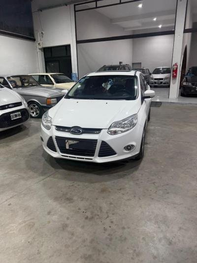 Foto de FORD FOCUS 2.OL N AT SE PLUS  4PTAS 2015, color blanco, en San Juan
