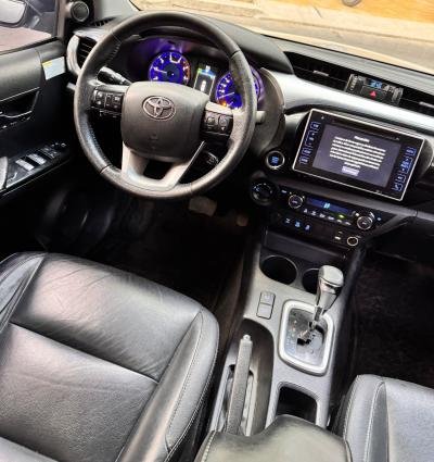 Foto de TOYOTA HILUX Srx 4x4 At 2016, color gris, en San Juan