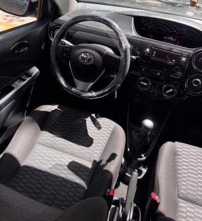 Foto de TOYOTA ETIOS Xls 2015, color gris, en San Juan