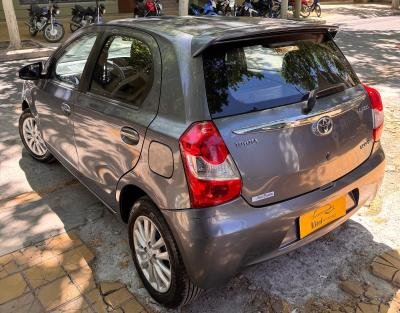 Foto de TOYOTA ETIOS Xls 2015, color gris, en San Juan