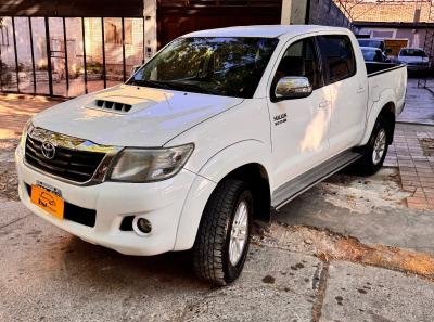 Foto de TOYOTA HILUX Srv 4x2 2014, color blanco, en San Juan