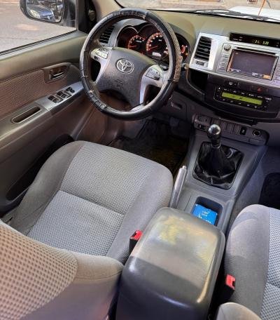 Foto de TOYOTA HILUX Srv 4x2 2014, color blanco, en San Juan