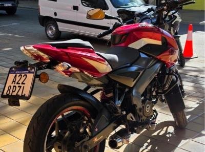 Foto de BAJAJ CALLE Rouser NS 200cc 2024, color rojo, en San Juan