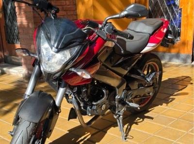 Foto de BAJAJ CALLE Rouser NS 200cc 2024, color rojo, en San Juan