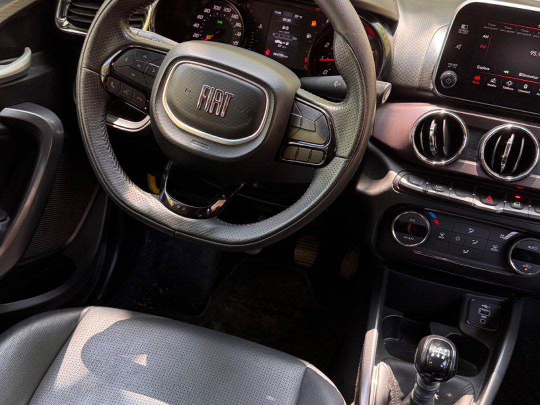 Foto de FIAT CRONOS GSE 1.3 cuero 2023, color rojo, en San Juan
