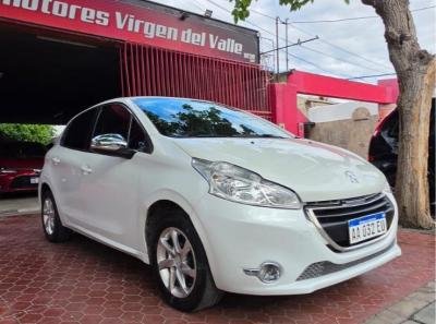 Foto de PEUGEOT 208 Allure 1.6 2016, color blanco, en San Juan
