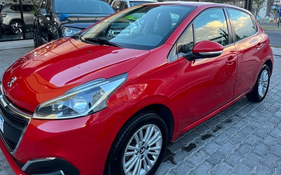 Foto de PEUGEOT 208 ALLURE 1.6 2018, color rojo, en San Juan