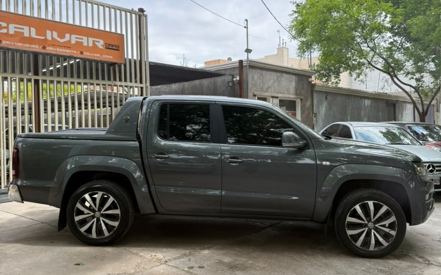 Foto de VOLKSWAGEN AMAROK Extreme v6 3.0 258cv 2023, color gris, en San Juan