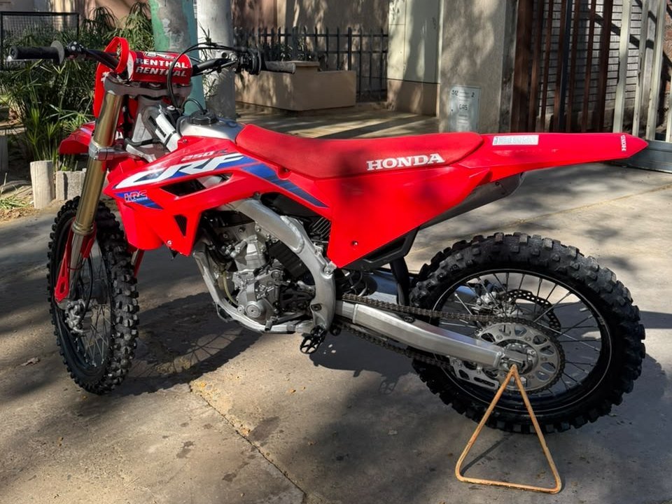 Foto de HONDA MOTOS CROSS CRF 250R 2023, color rojo, en San Juan