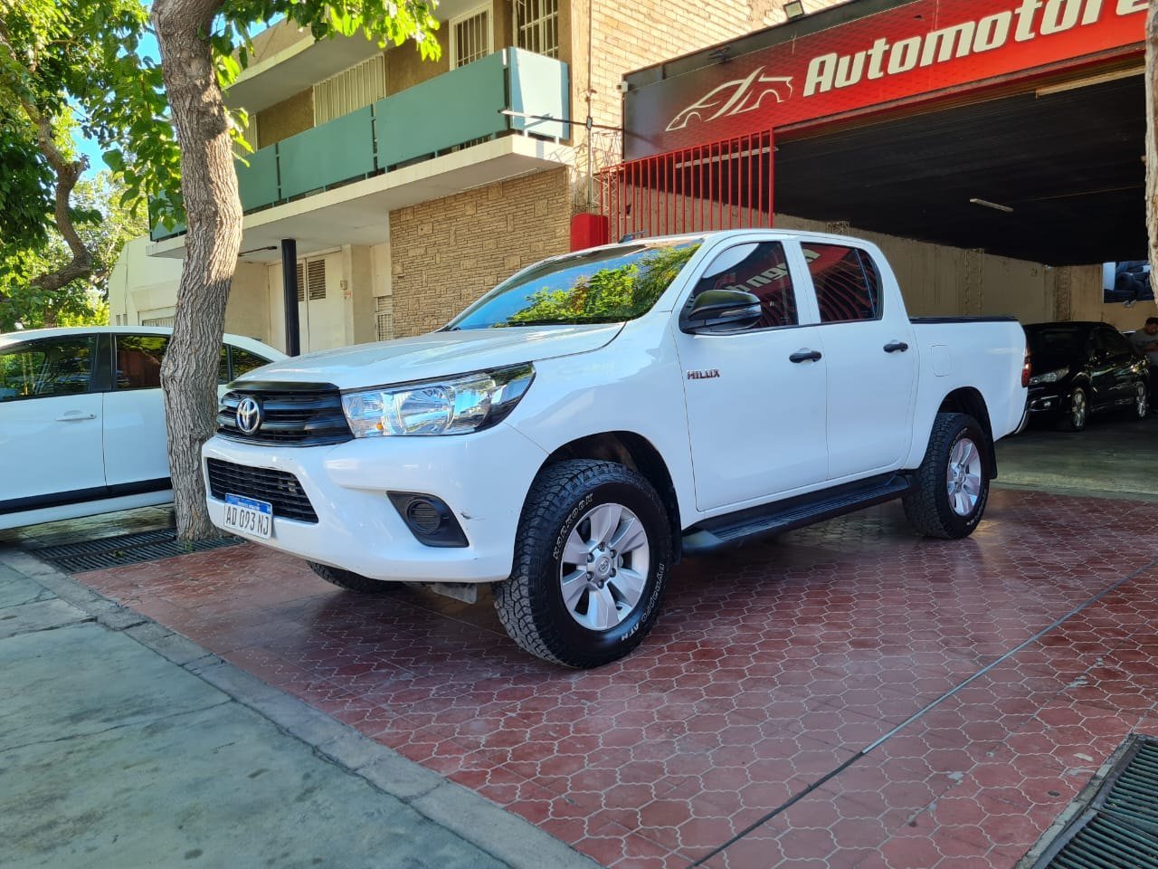 Foto de TOYOTA HILUX DX 2018, color blanco, en San Juan
