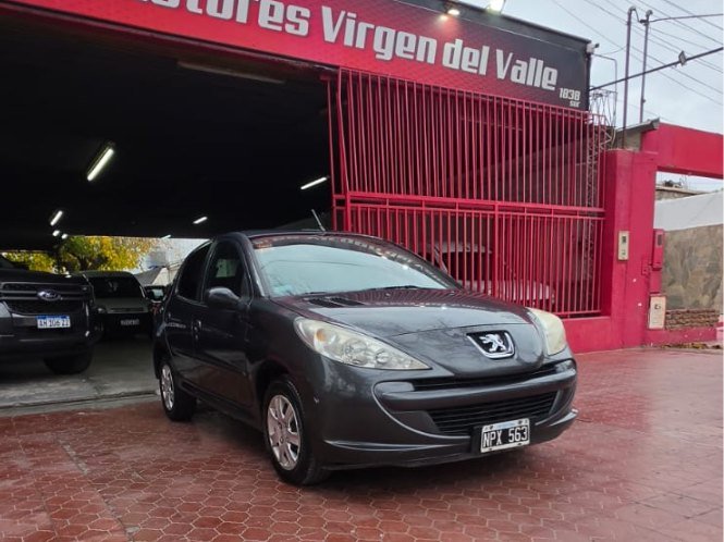 Foto de PEUGEOT 207 Active 1.4 2014, color gris, en San Juan