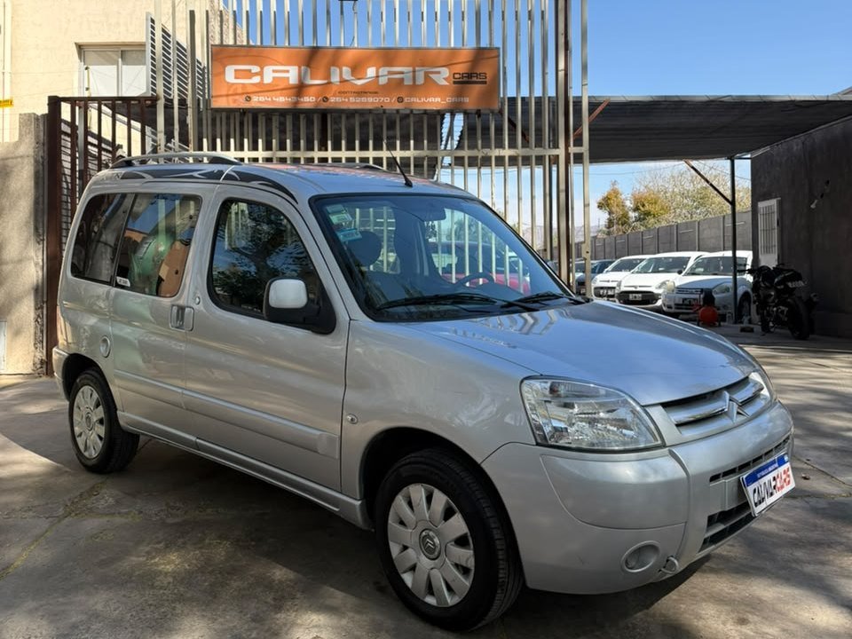 Foto de CITROEN BERLINGO 1.6 HDI XTR 2018, color gris, en San Juan