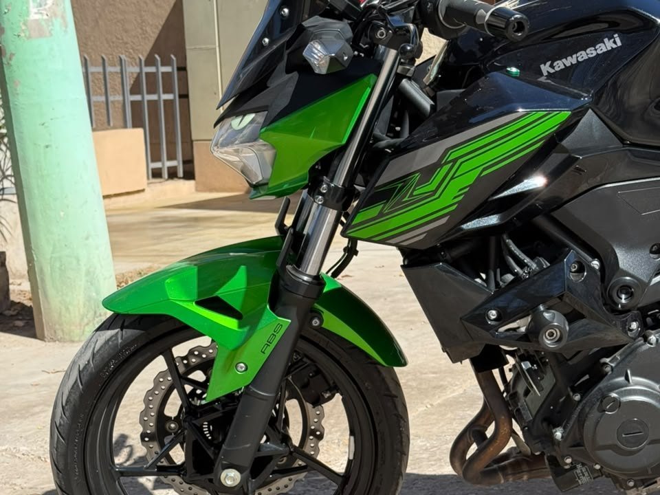 Foto de KAWASAKI CALLE Kawazaki Z400 ABS 2020, color verde, en San Juan