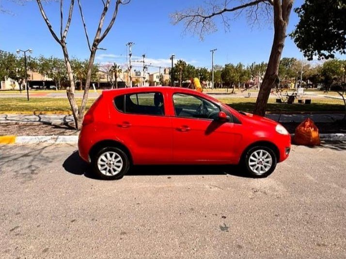 Foto de FIAT PALIO Attractive 1.4 2017, color rojo, en San Juan